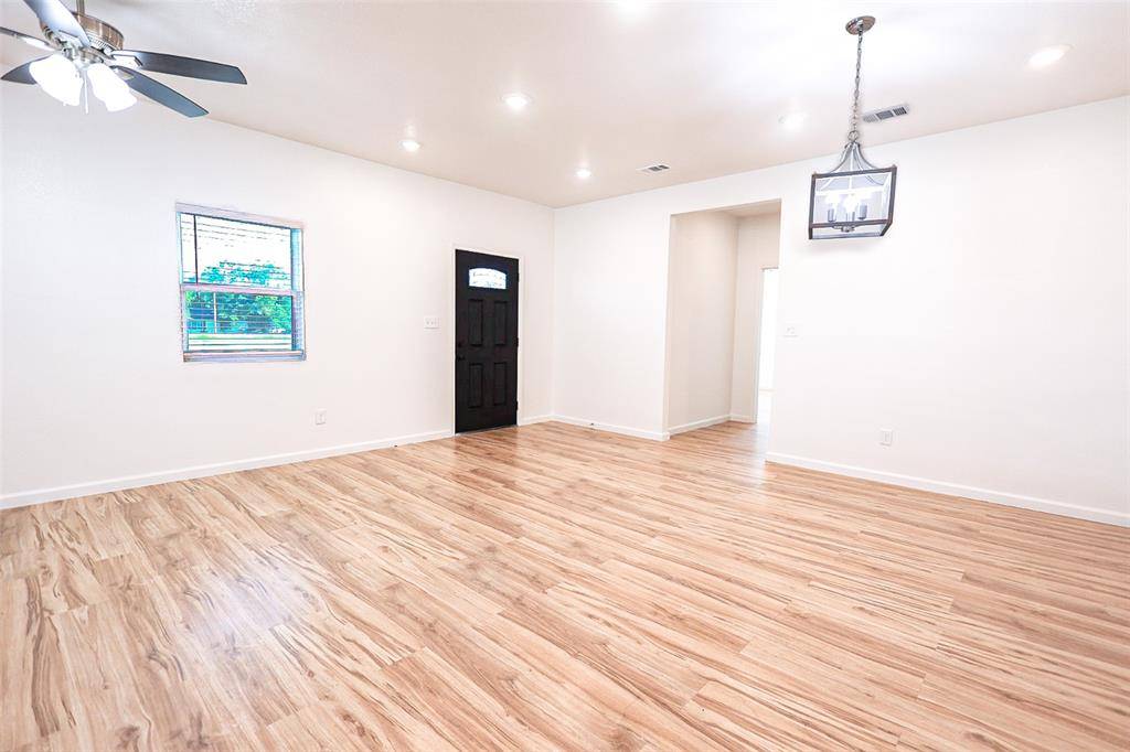 Kerens, TX 75144,308 NW 1st Street