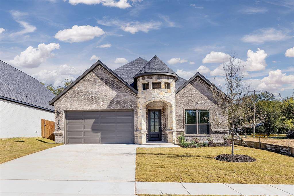 River Oaks, TX 76114,902 Boston Lane