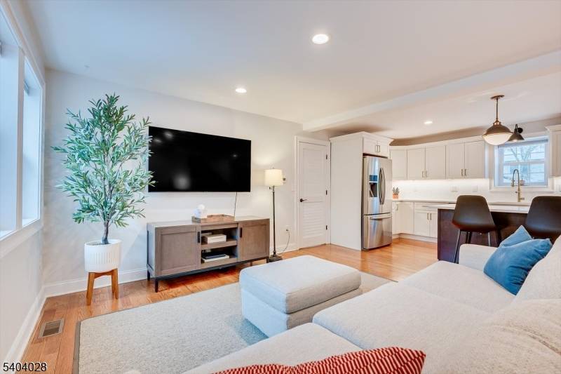 Edison Twp., NJ 08837,152 Fourth St