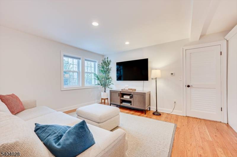 Edison Twp., NJ 08837,152 Fourth St