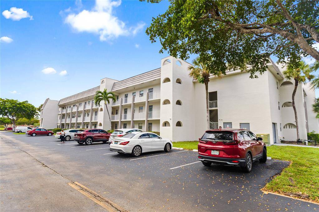 Sunrise, FL 33322,8280 Sunrise Lakes Blvd #306