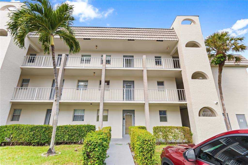 Sunrise, FL 33322,8280 Sunrise Lakes Blvd #306