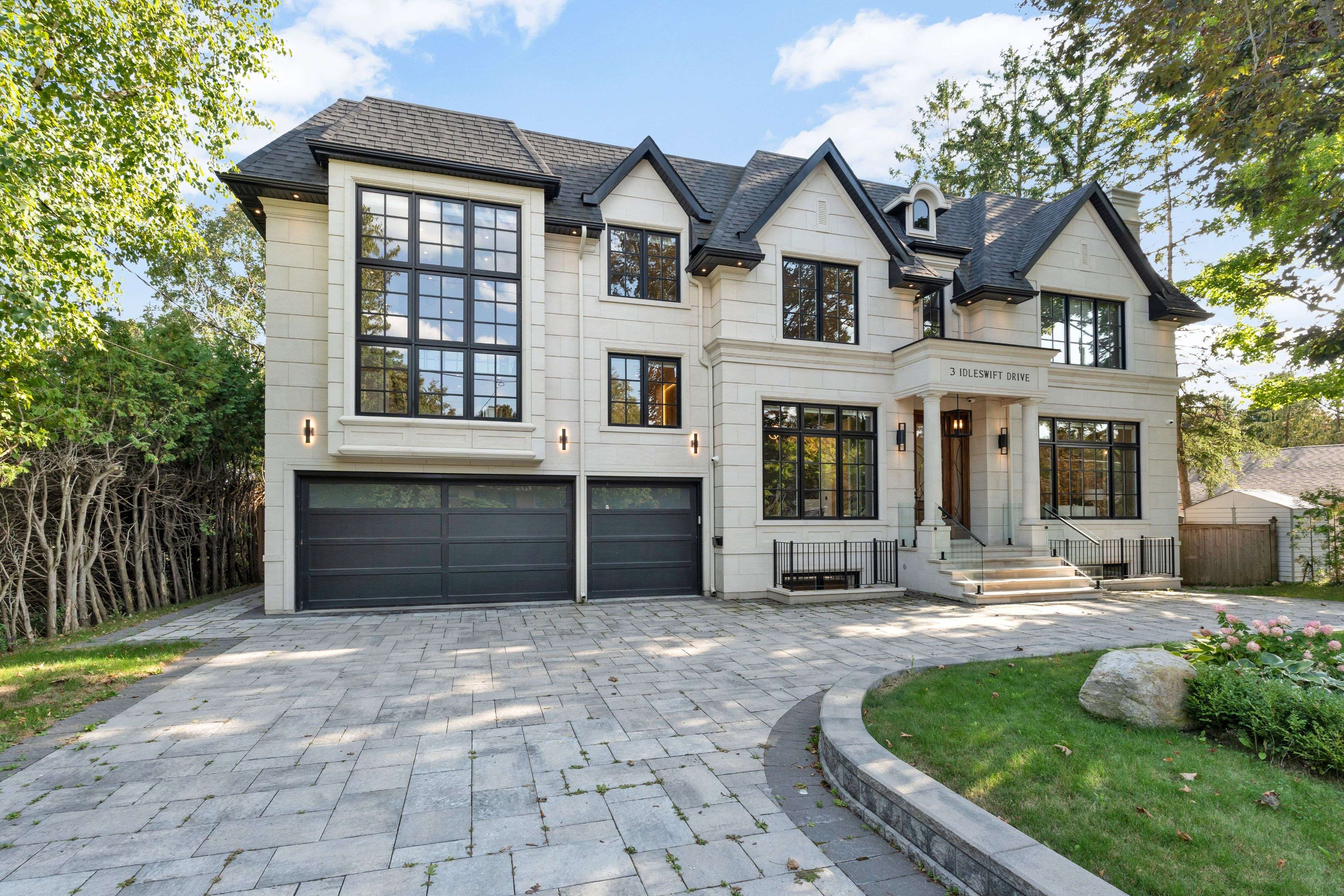 Vaughan, ON L4J 1K6,3 Idleswift DR