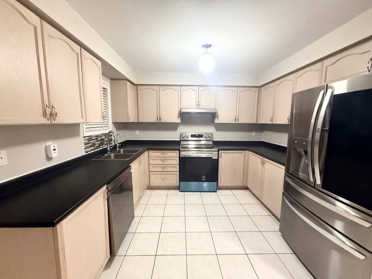 Brampton, ON L7A 3R5,85 Botavia Downs N