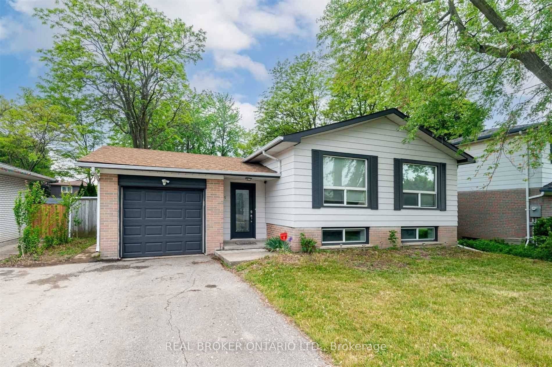 Brampton, ON L6W 1A2,5 Caldwell CRES #Room 2