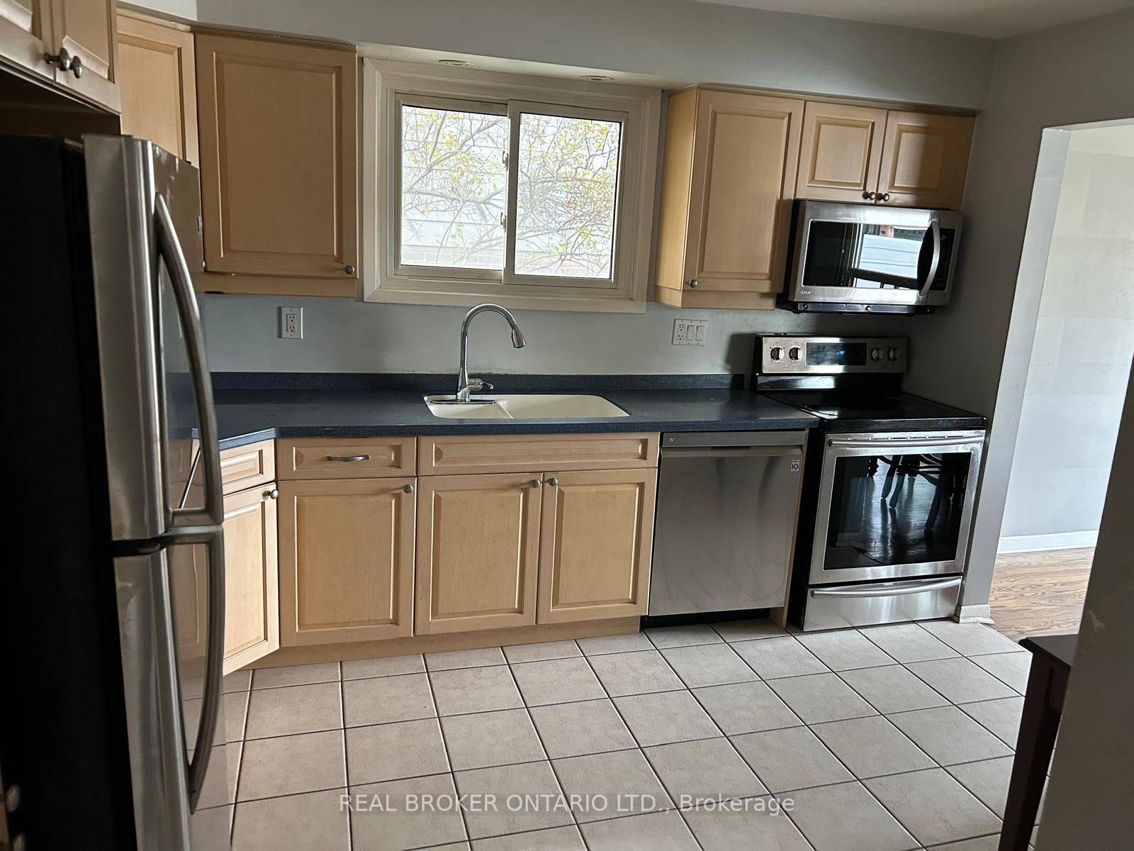 Brampton, ON L6W 1A2,5 Caldwell CRES #Room 2