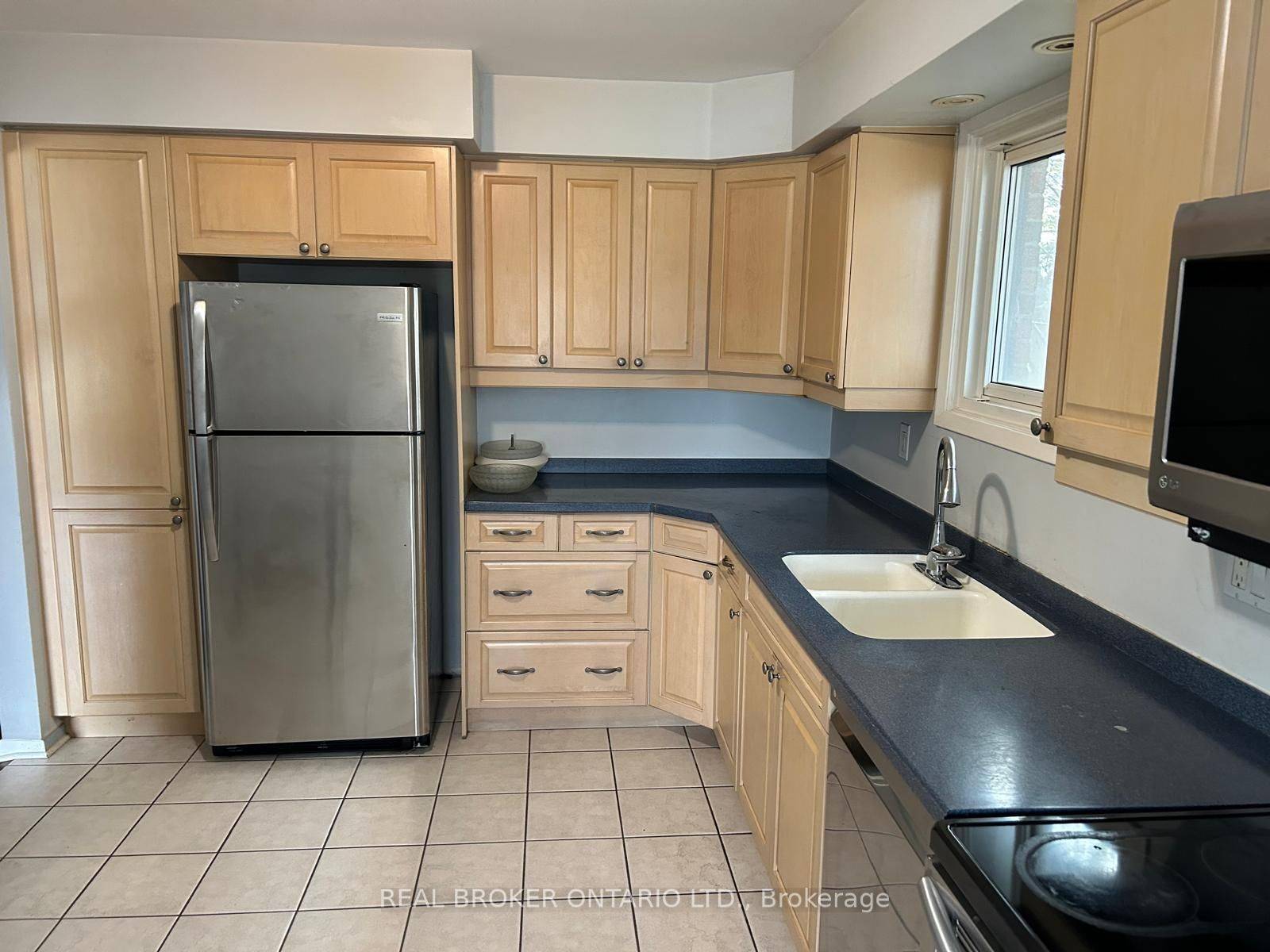 Brampton, ON L6W 1A2,5 Caldwell CRES #Room 2