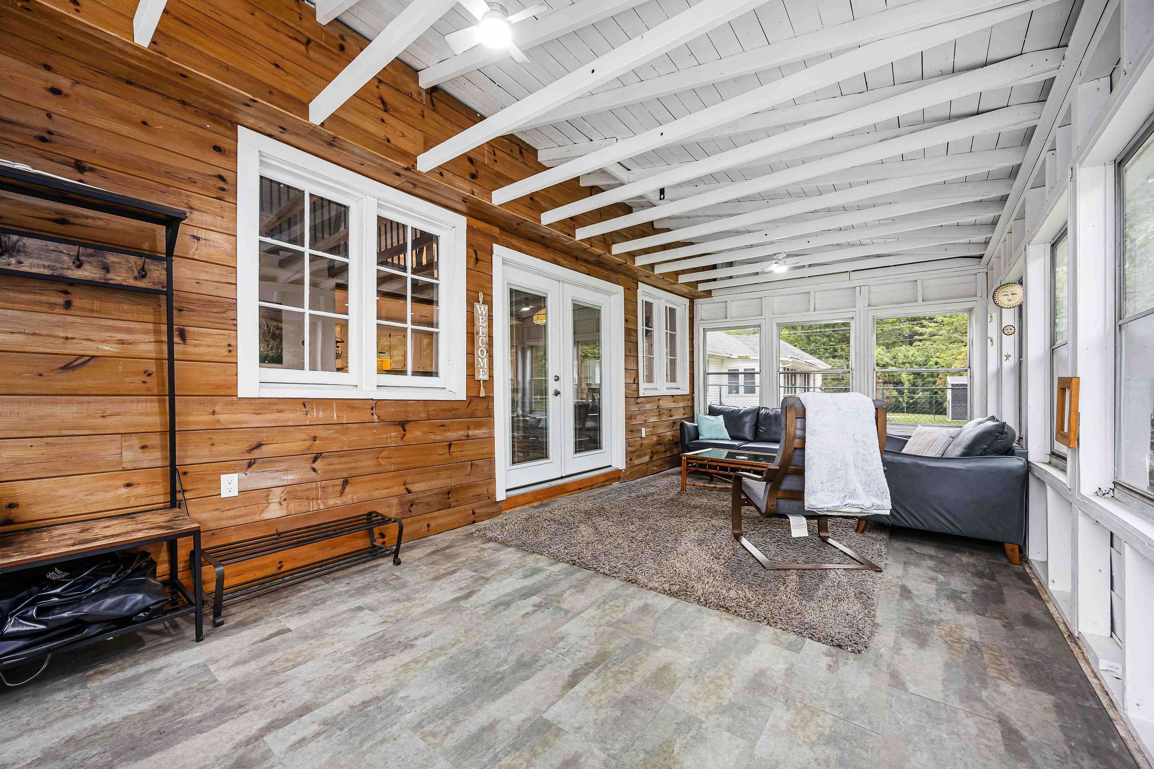 Plympton-wyoming, ON N0N 1J6,7790 Gallie ST