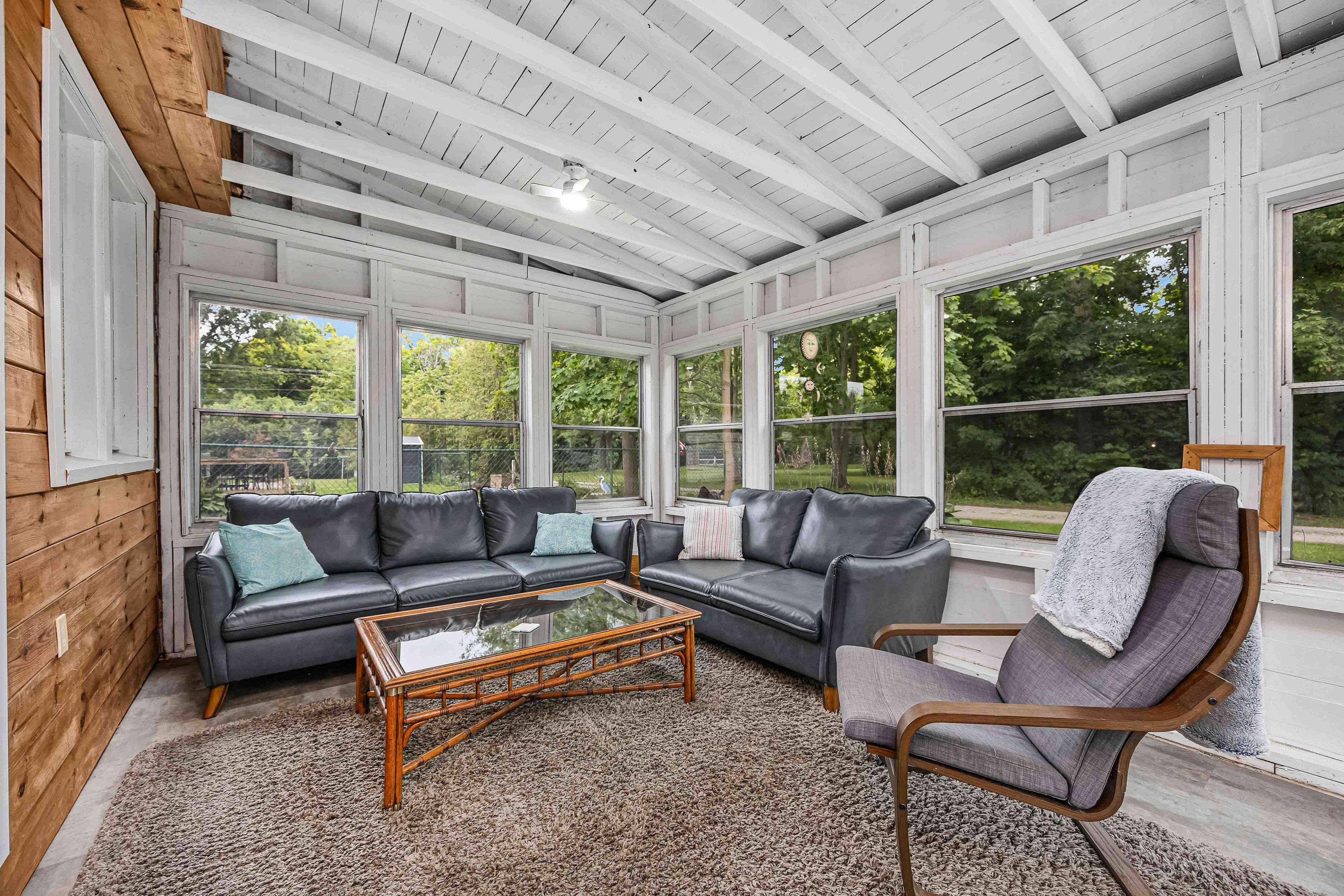 Plympton-wyoming, ON N0N 1J6,7790 Gallie ST