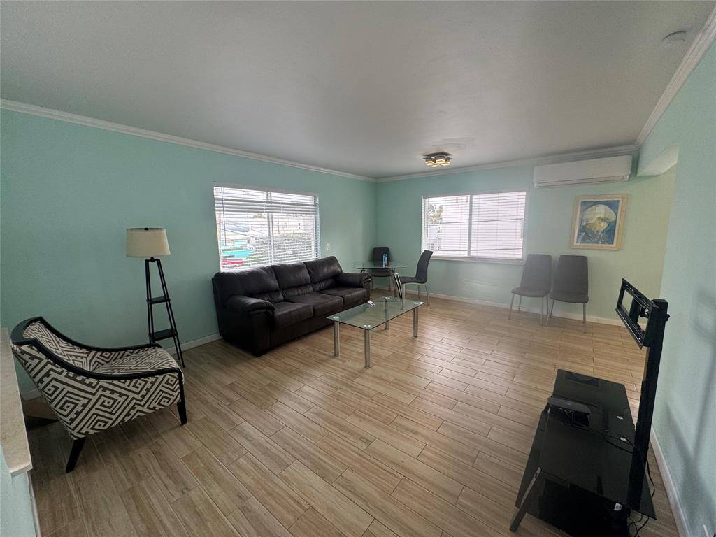 Hollywood, FL 33019,323 Monroe St #2