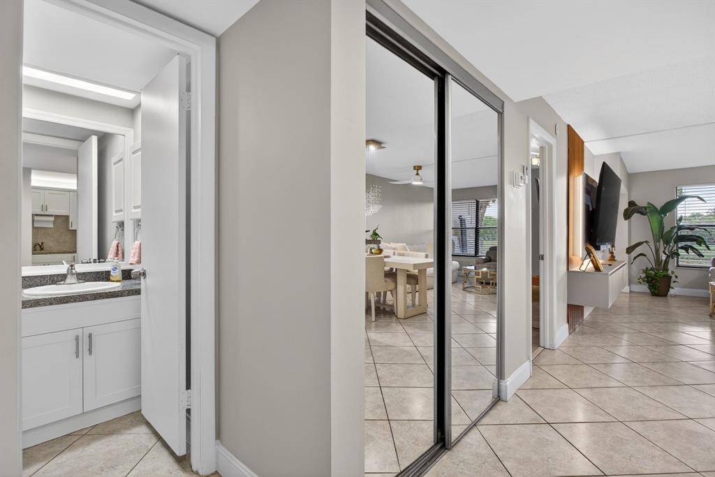 Pompano Beach, FL 33069,2314 S Cypress Bend Dr #114