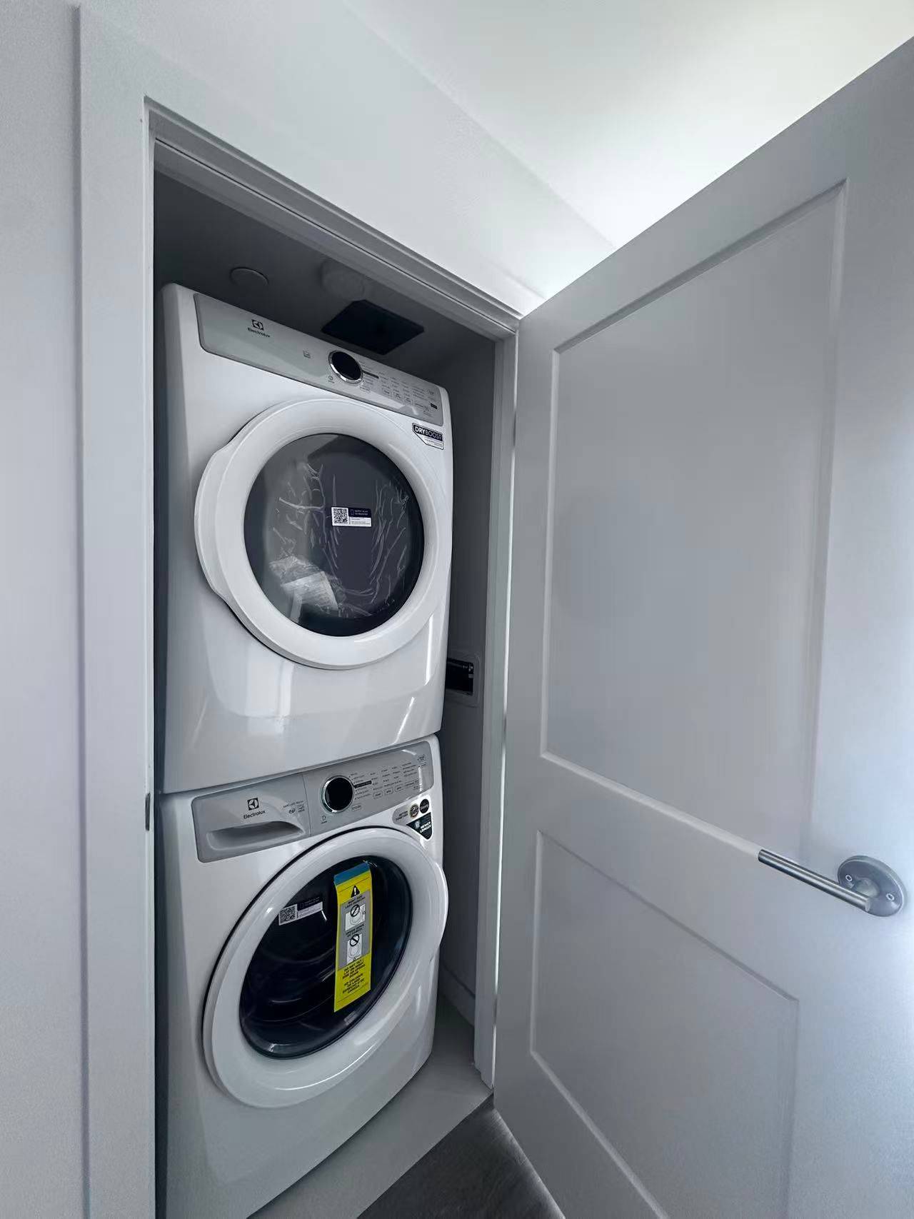 Markham, ON L3S 3R7,30 Markdale LN #12