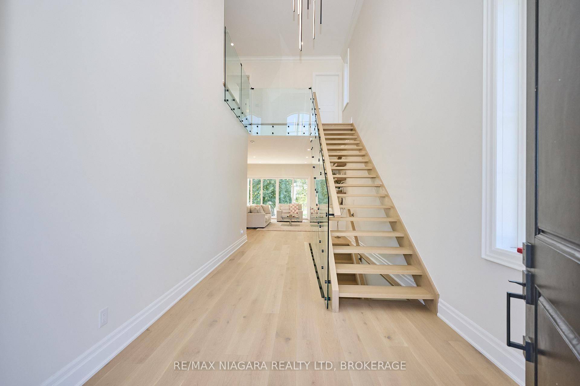 Thorold, ON L2V 0J9,21 Ivy CRES