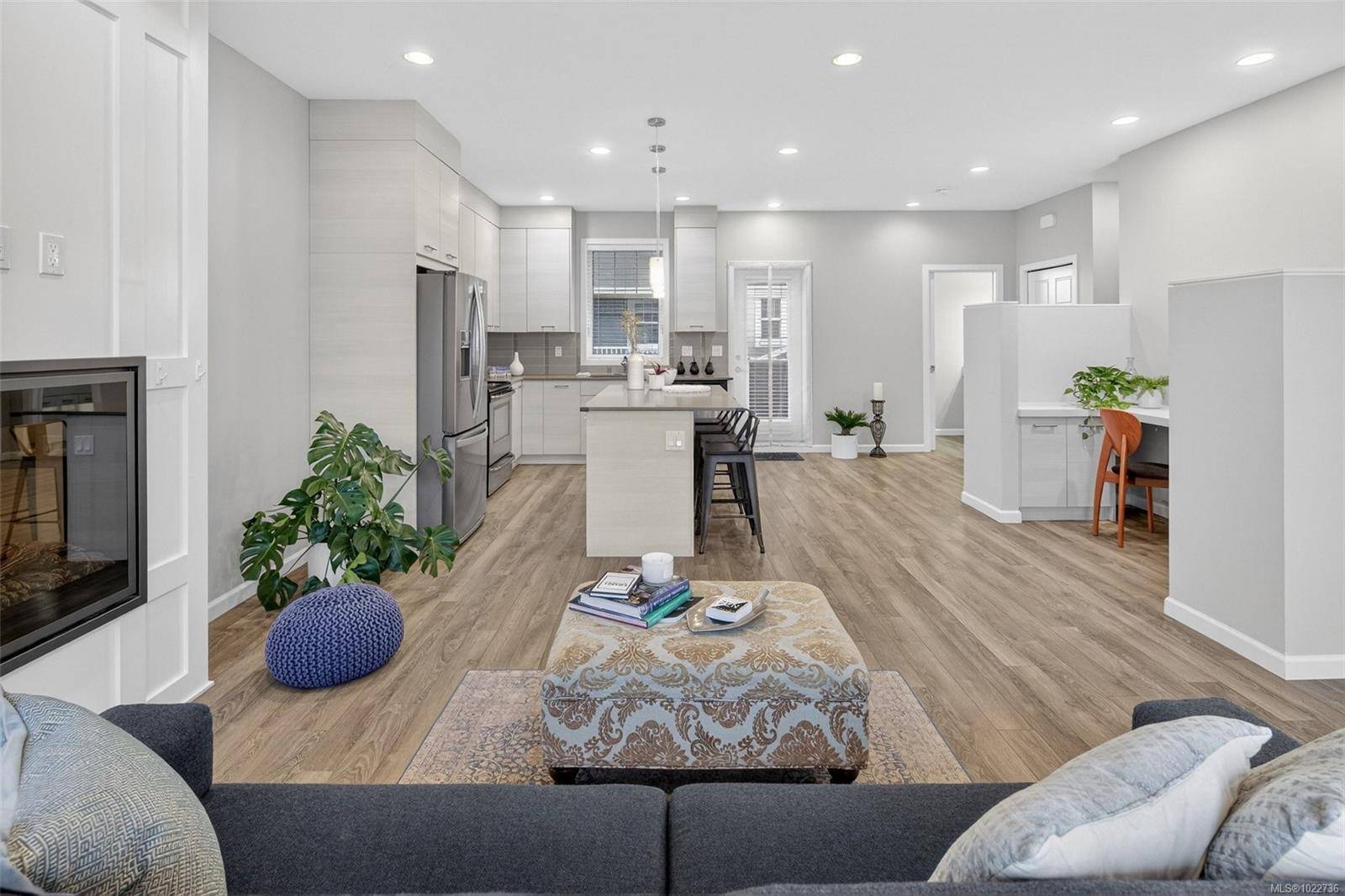 Saanich, BC V8Z 3P9,3356 Whittier Ave #13