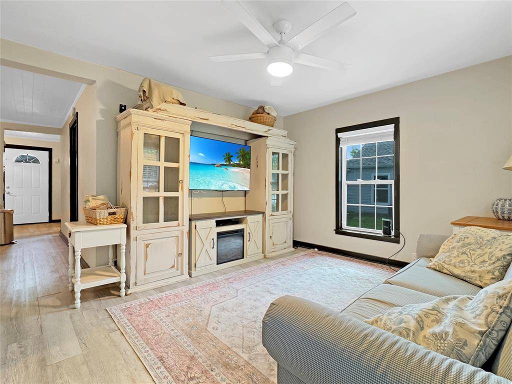 Howe, TX 75459,604 S Maple Street