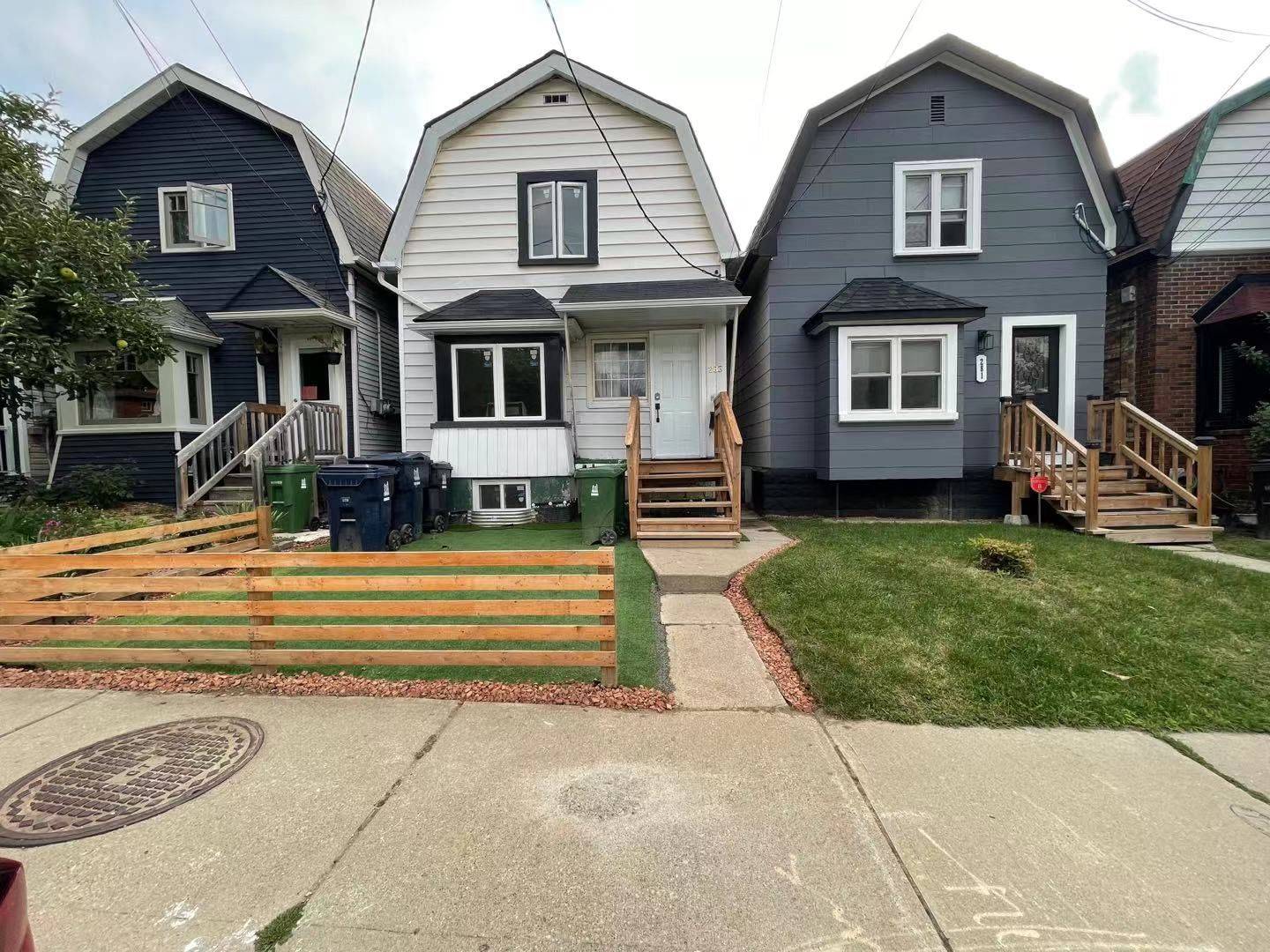 Toronto W03, ON M6E 4L1,283 Harvie AVE