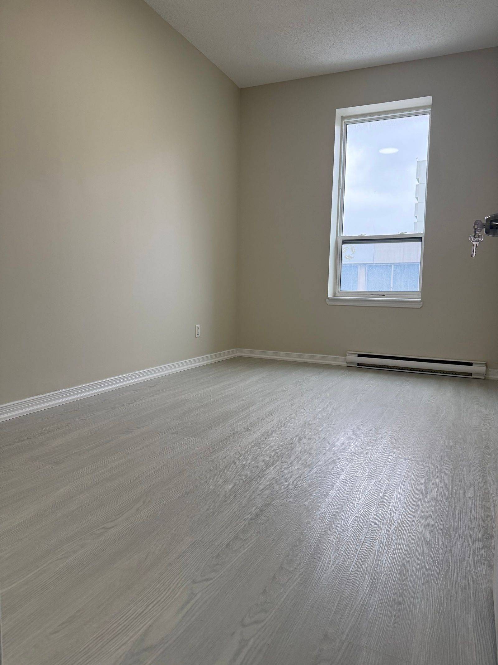 Oshawa, ON L1H 4G2,29 1/2 Simcoe ST S #1A