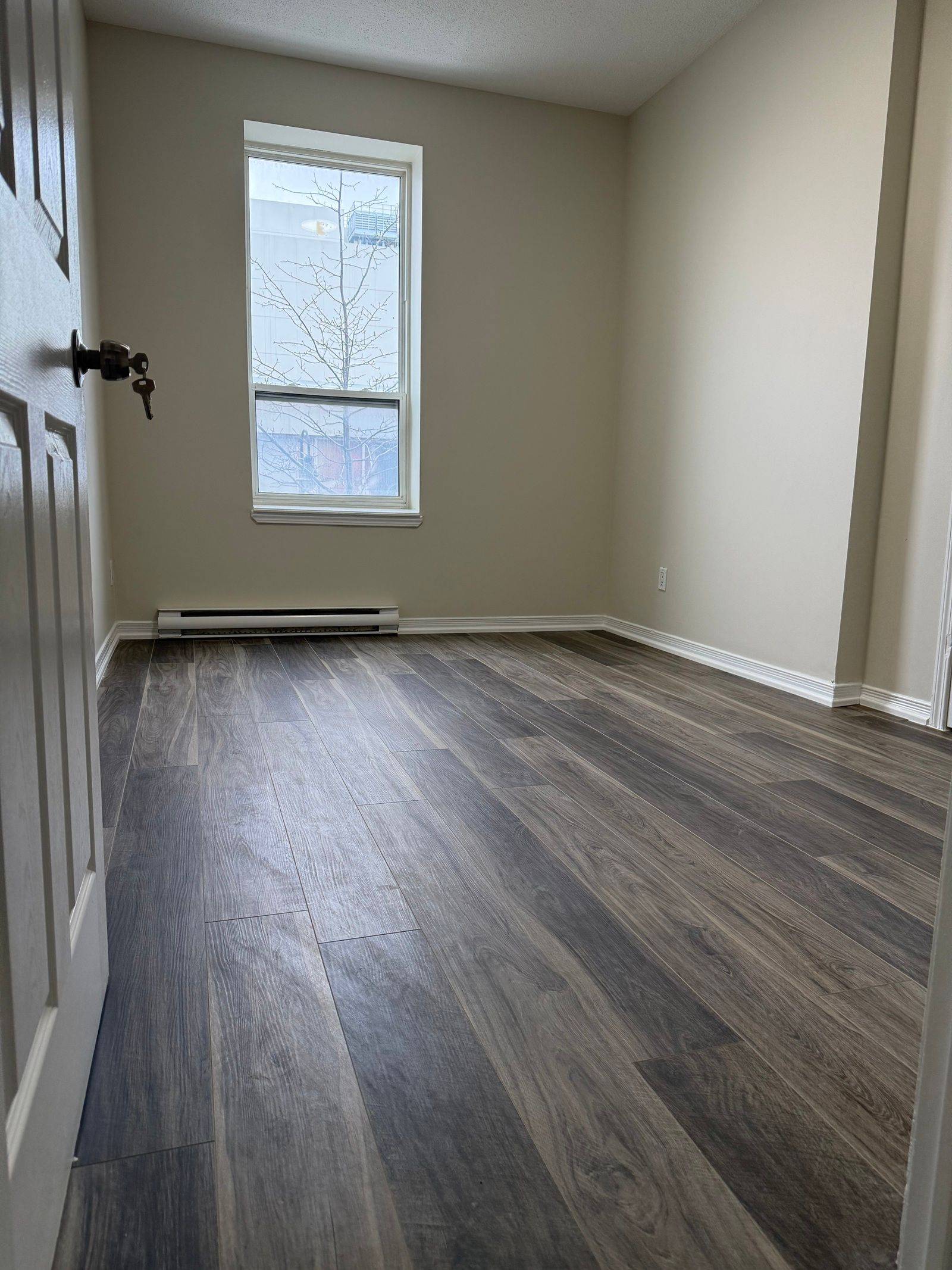 Oshawa, ON L1H 4G2,29 1/2 Simcoe ST S #1A