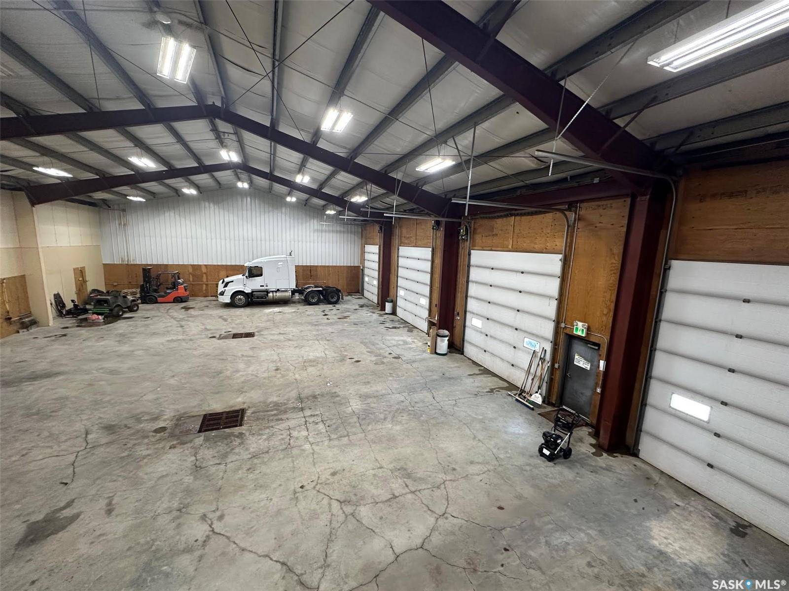 Moose Jaw, SK S6H 0A3,250 North Service ROAD W #9