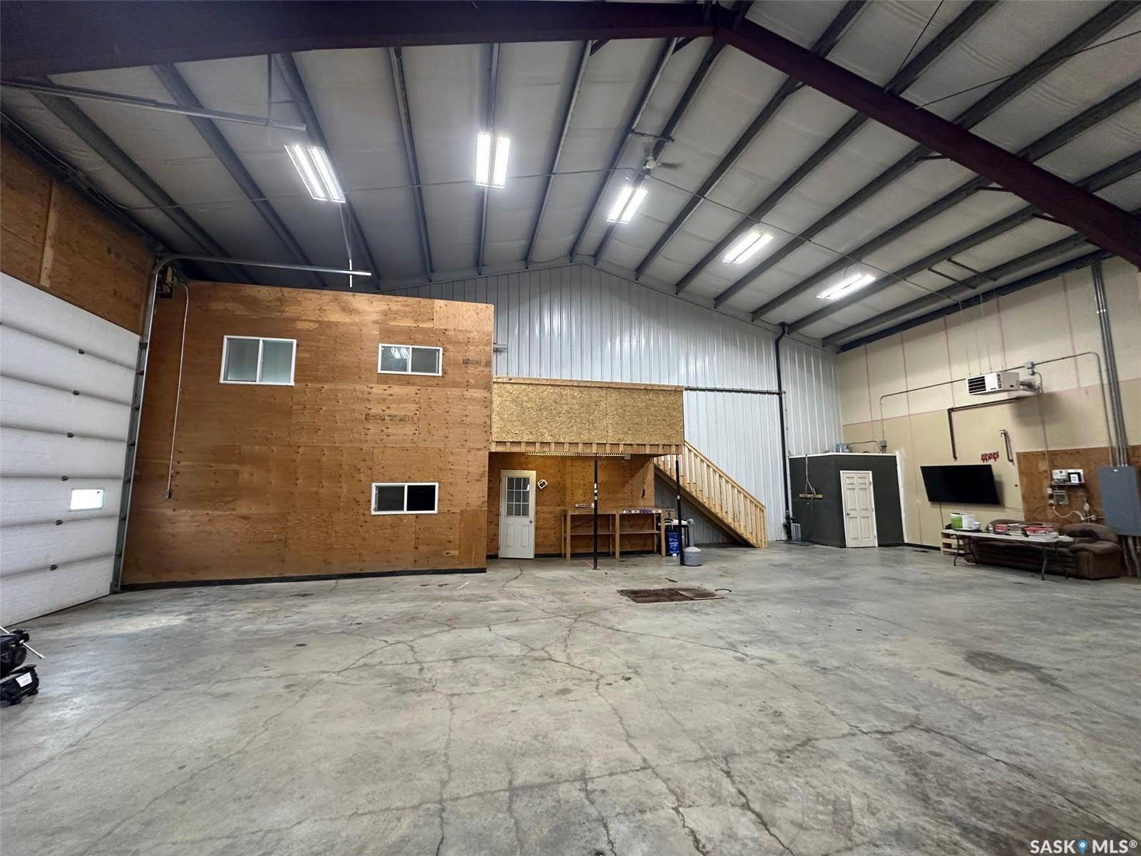 Moose Jaw, SK S6H 0A3,250 North Service ROAD W #9