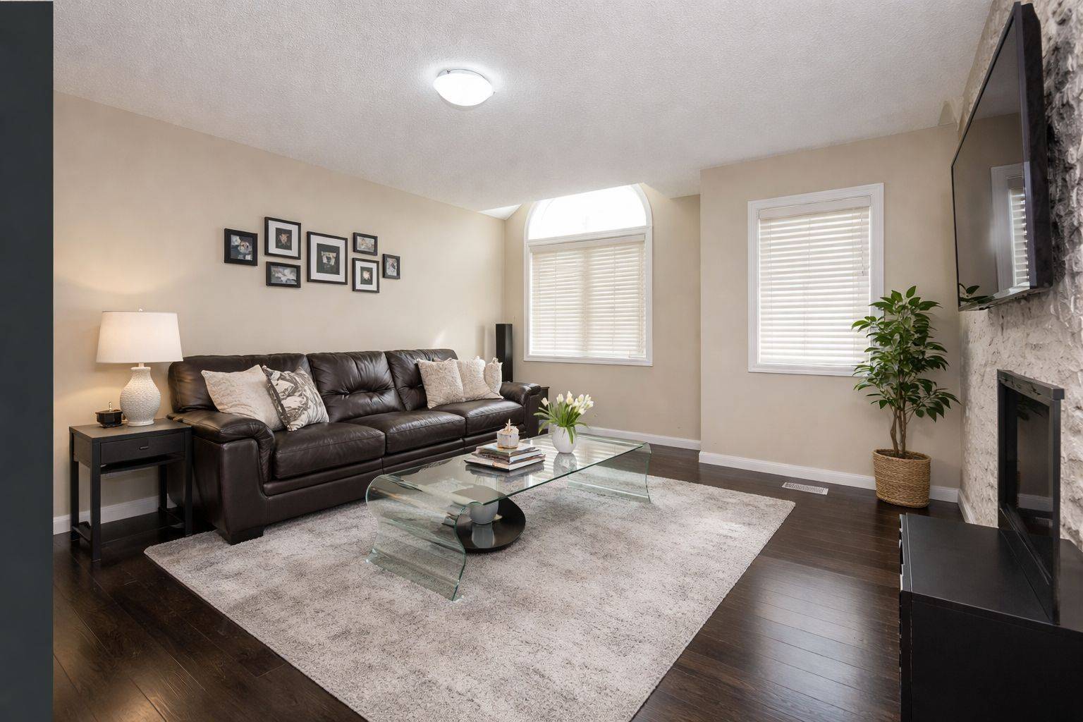 Milton, ON L9T 8H9,483 Pozbou CRES #Main