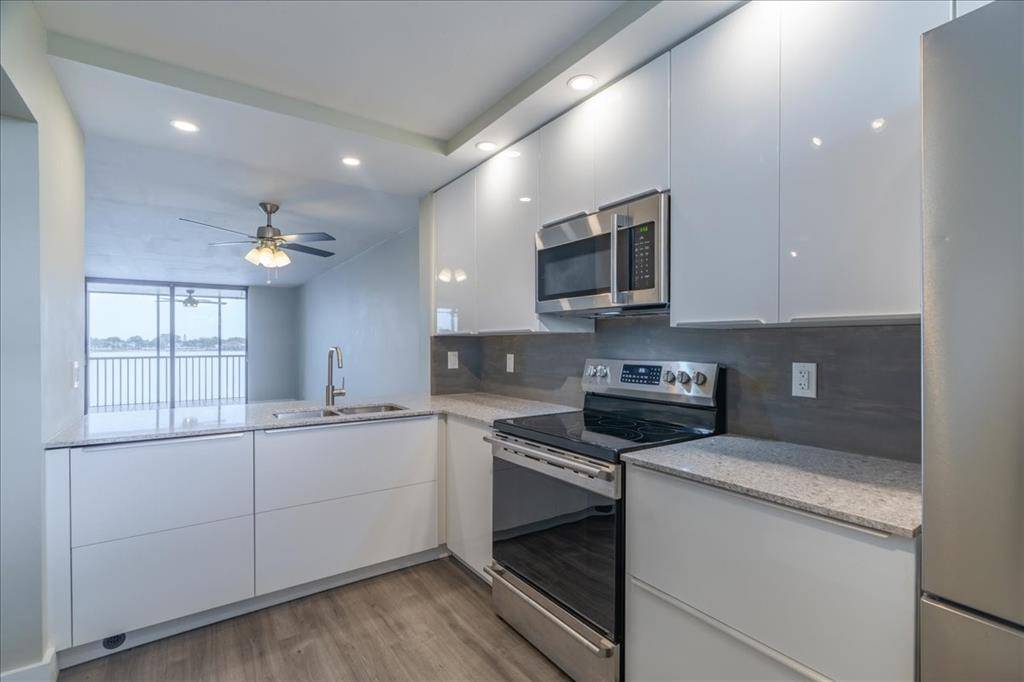 Oakland Park, FL 33309,113 Lake Emerald Dr #201