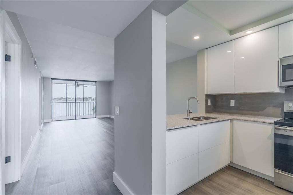 Oakland Park, FL 33309,113 Lake Emerald Dr #201