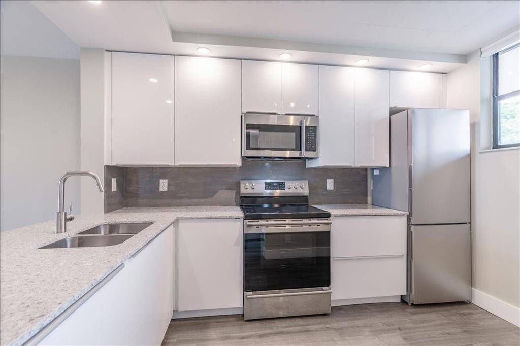 Oakland Park, FL 33309,113 Lake Emerald Dr #201