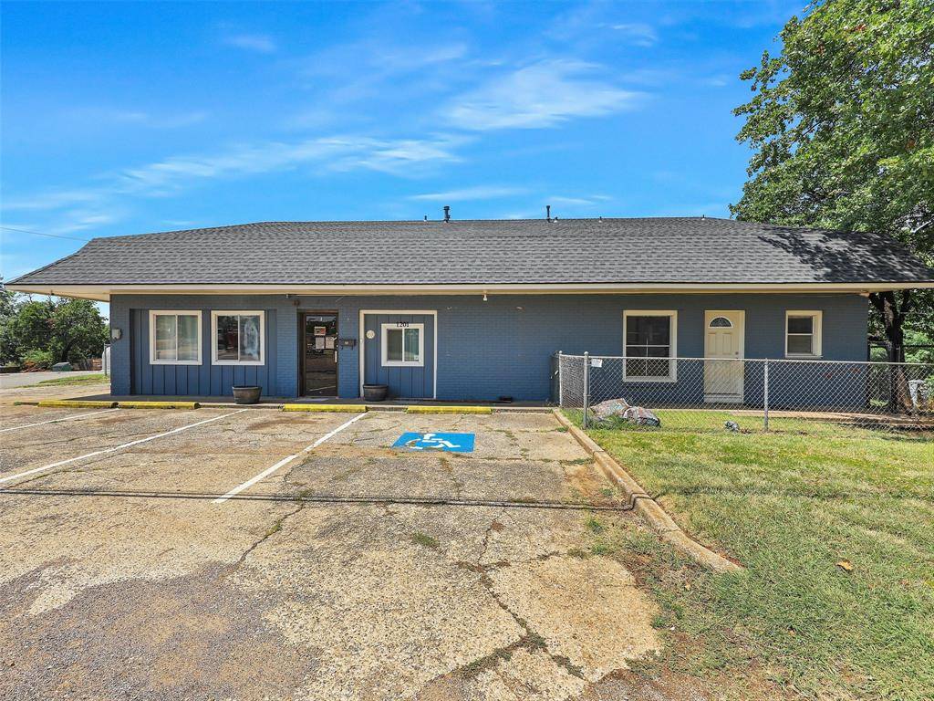 Denison, TX 75020,1201 W Nelson Street