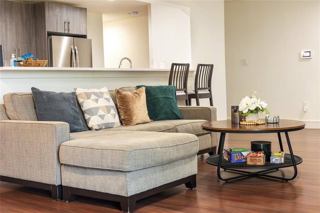 Dallas, TX 75229,10022 Glenrio Lane