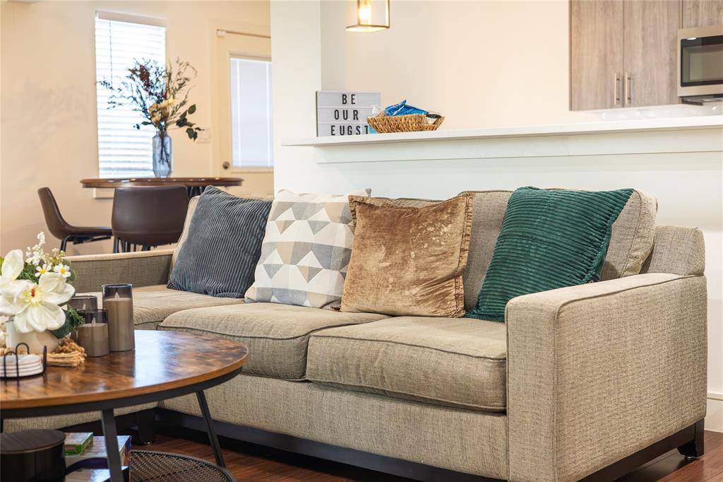 Dallas, TX 75229,10022 Glenrio Lane