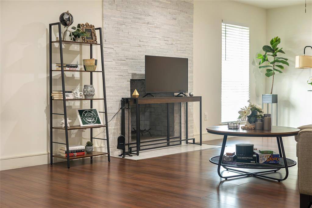 Dallas, TX 75229,10022 Glenrio Lane