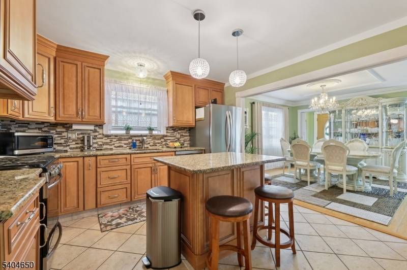 Bayonne City, NJ 07002,391 Avenue