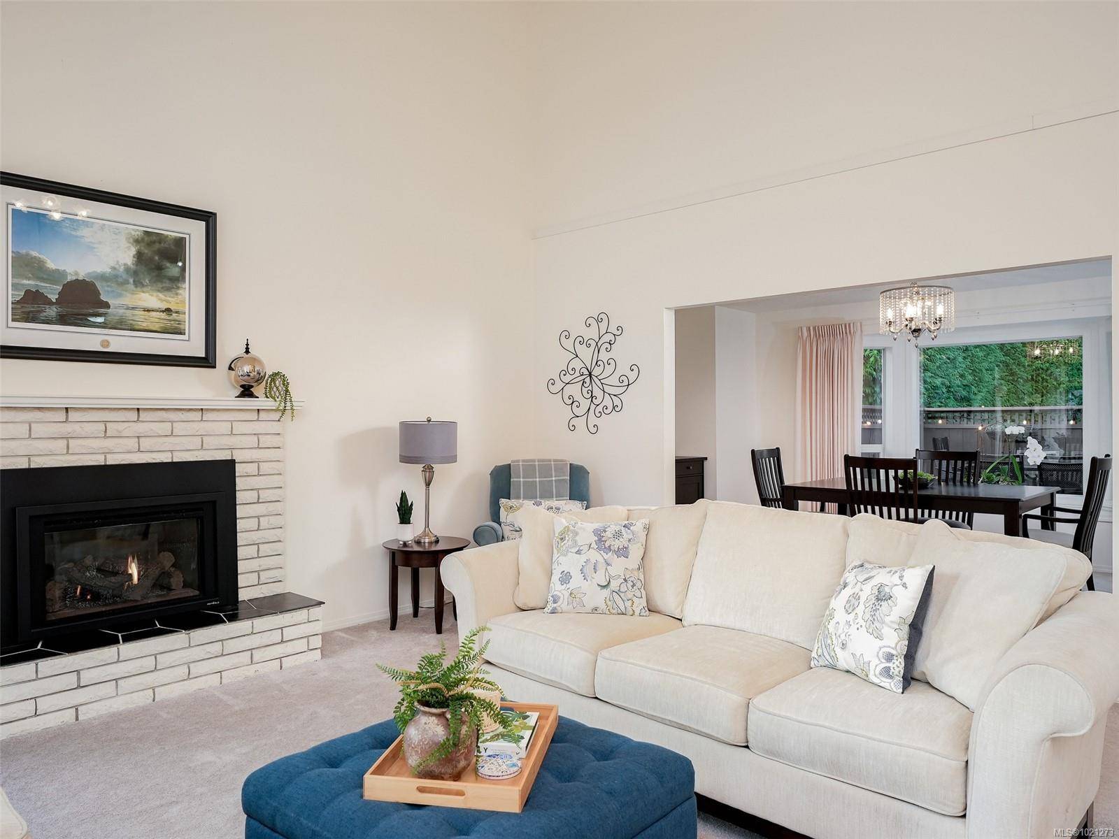 Saanich, BC V8X 4T1,4179 Tuxedo Dr