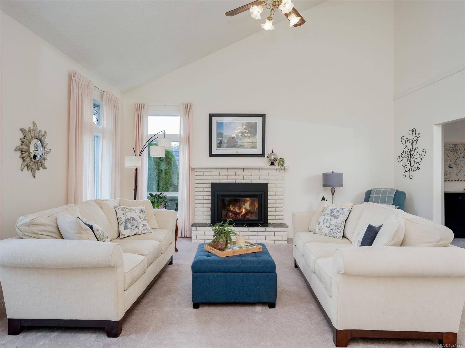 Saanich, BC V8X 4T1,4179 Tuxedo Dr