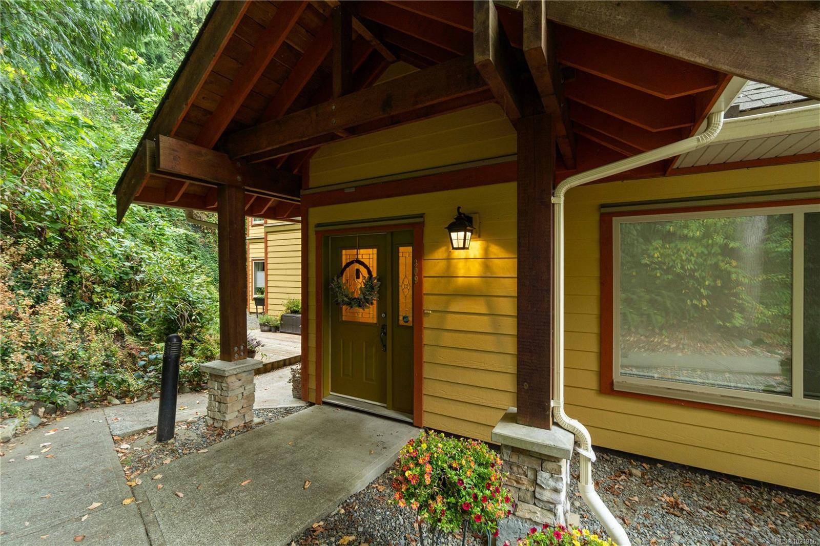 Ladysmith, BC V9G 0A6,1244 4th Ave #309