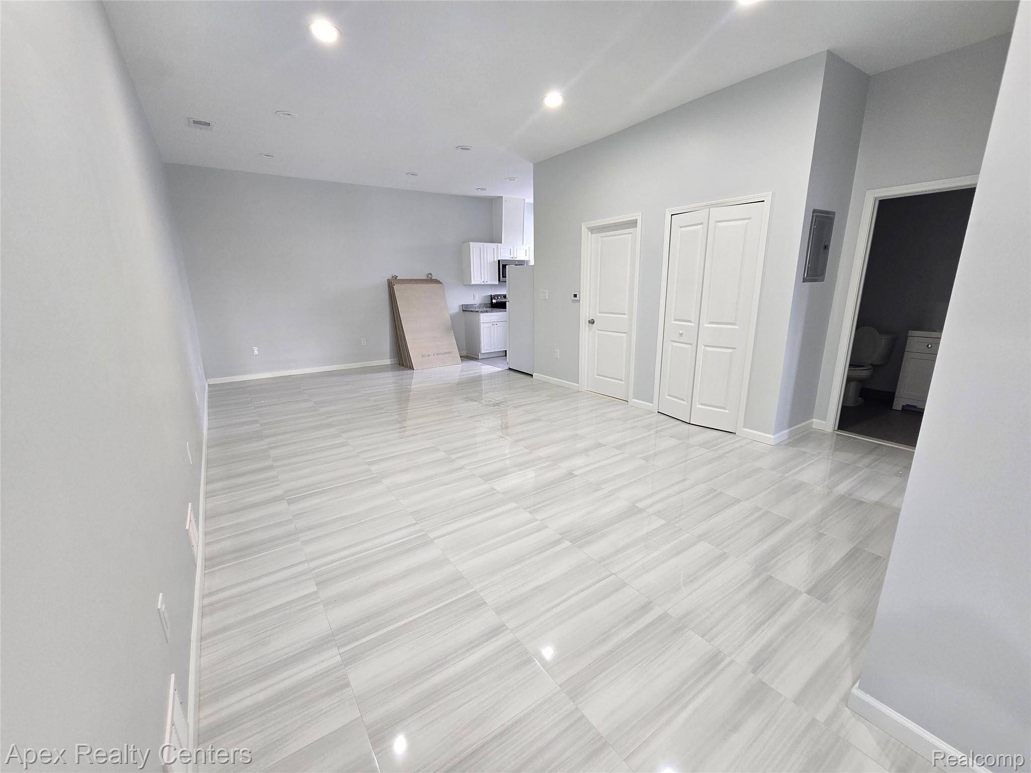 Detroit, MI 48210,8833 Michigan AVE