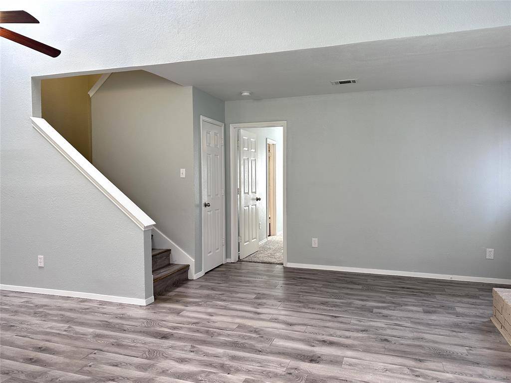 Euless, TX 76040,116 Main Place