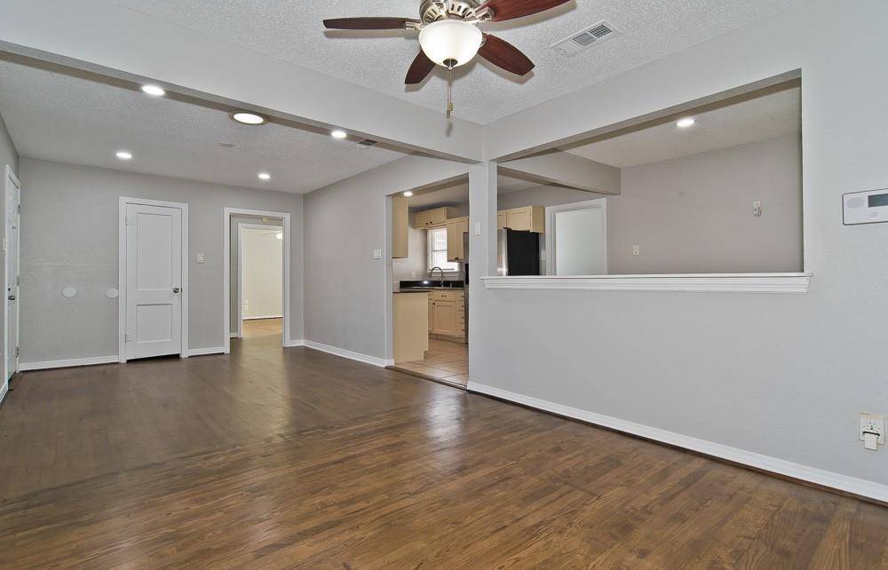 Dallas, TX 75217,8142 Rayville Drive