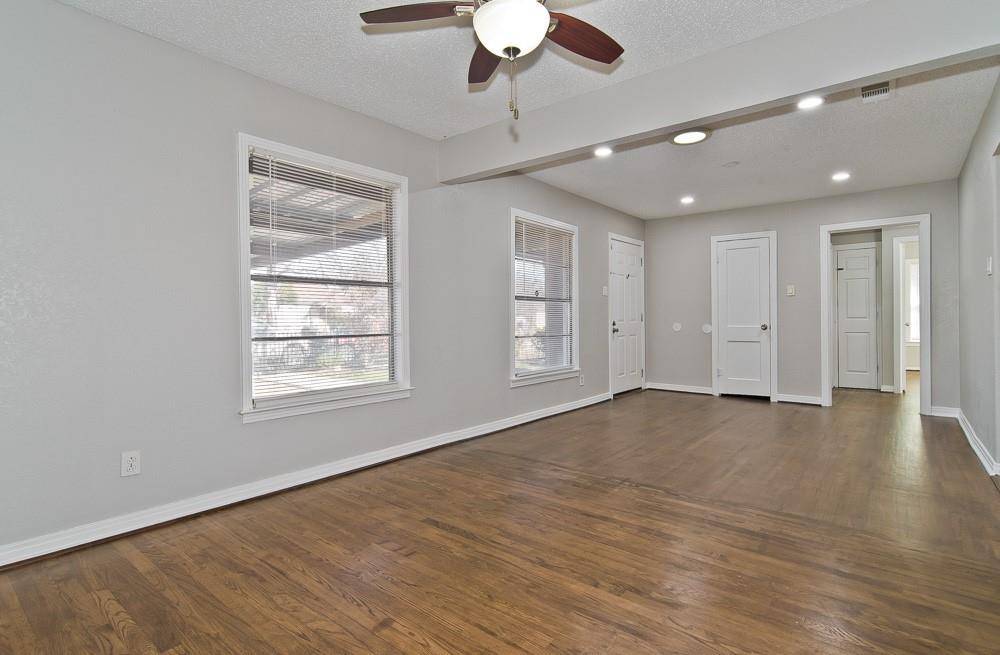 Dallas, TX 75217,8142 Rayville Drive