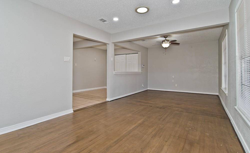 Dallas, TX 75217,8142 Rayville Drive