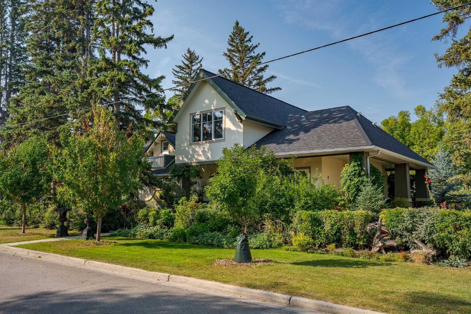 High River, AB T1V 1B5,602 Macleod TRL SW