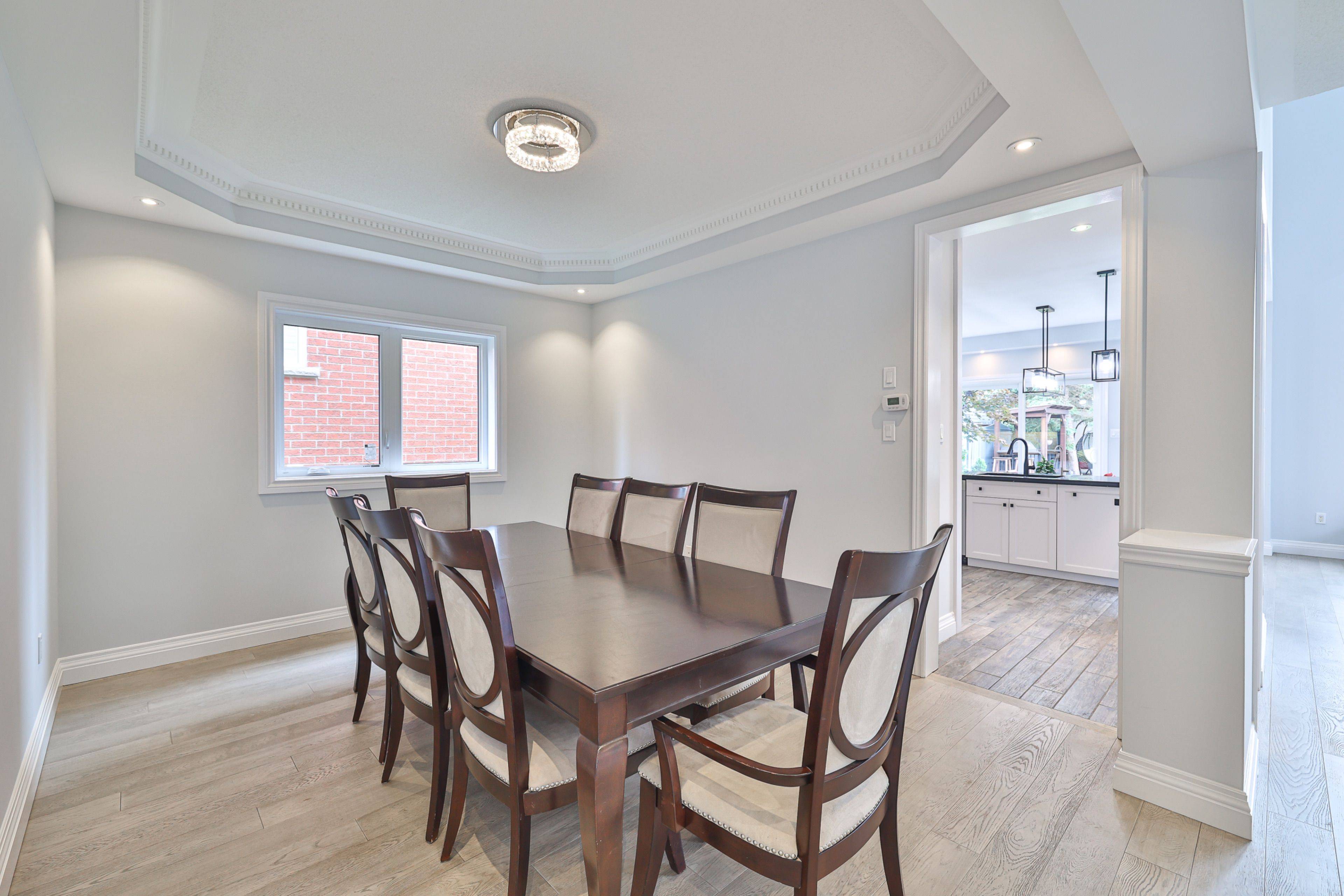 Aurora, ON L4G 7L9,2 Gleave CT