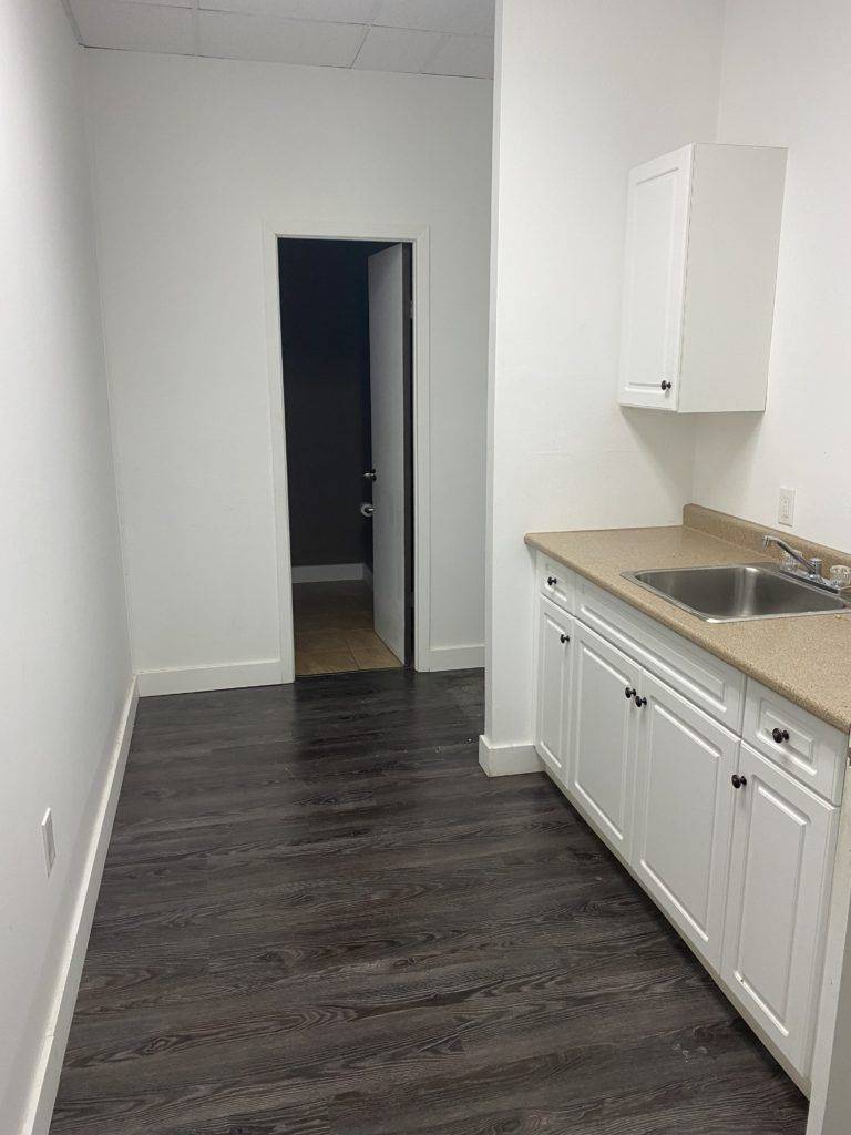 St. Catharines, ON L2R 2Z4,112 Queenston ST #M2