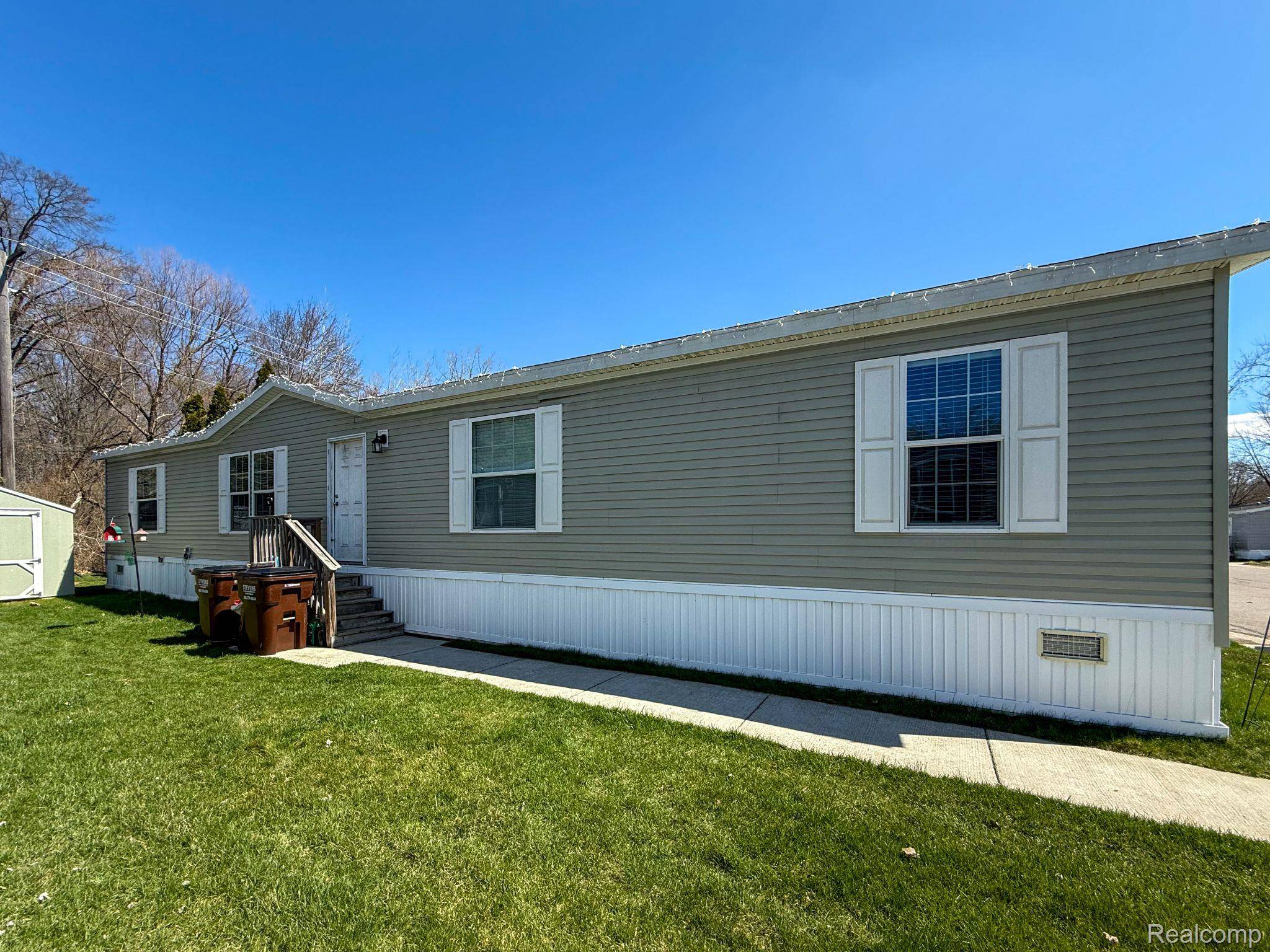 Belleville, MI 48111,389 Rustic LN N