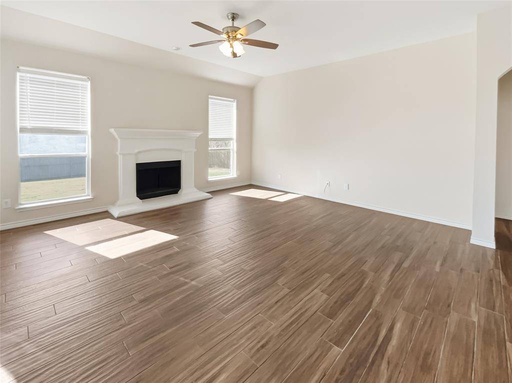 Burleson, TX 76028,804 Peach Lane