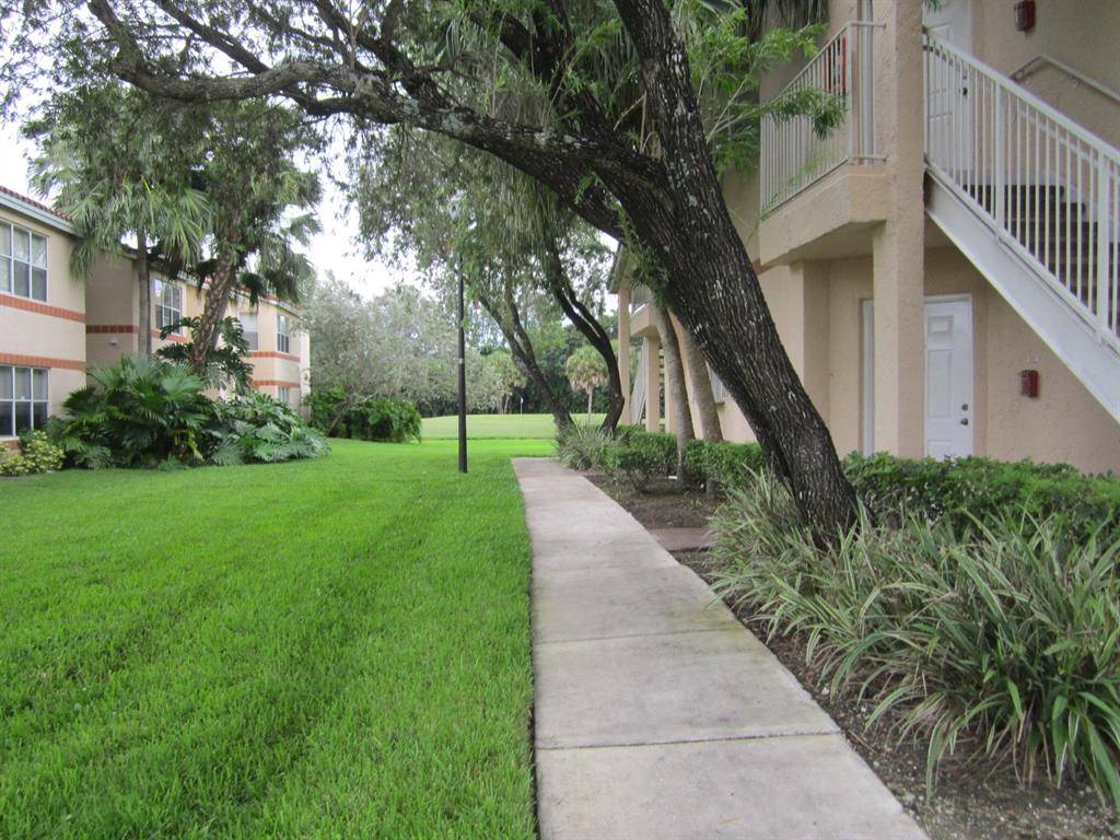 Margate, FL 33063,3310 Pinewalk Dr N #1812