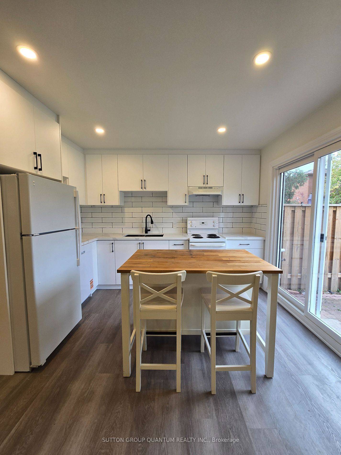 Mississauga, ON L5C 3H9,2602 Chisholm CT