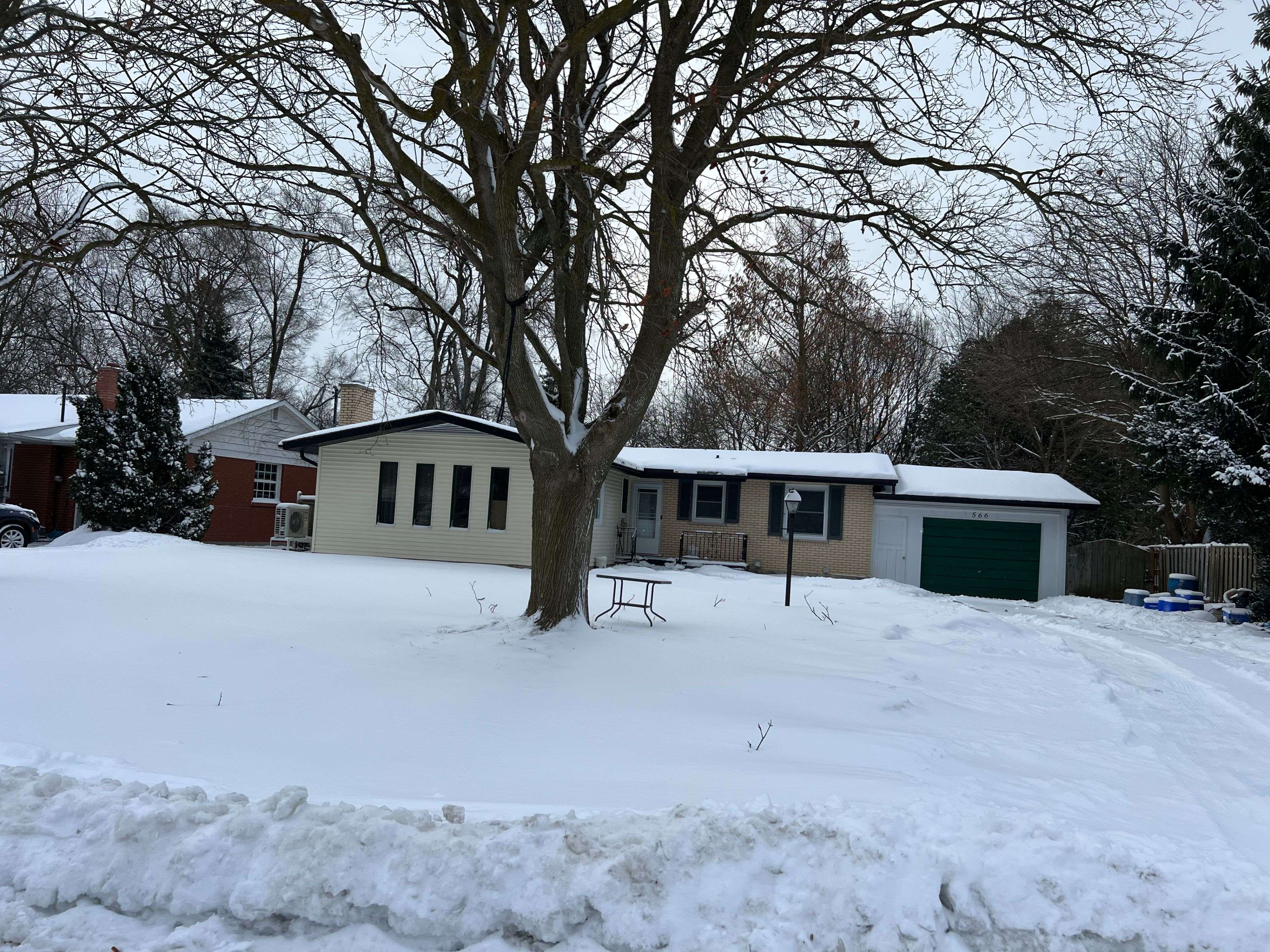 London North, ON N6G 1W4,566 Middlewoods DR