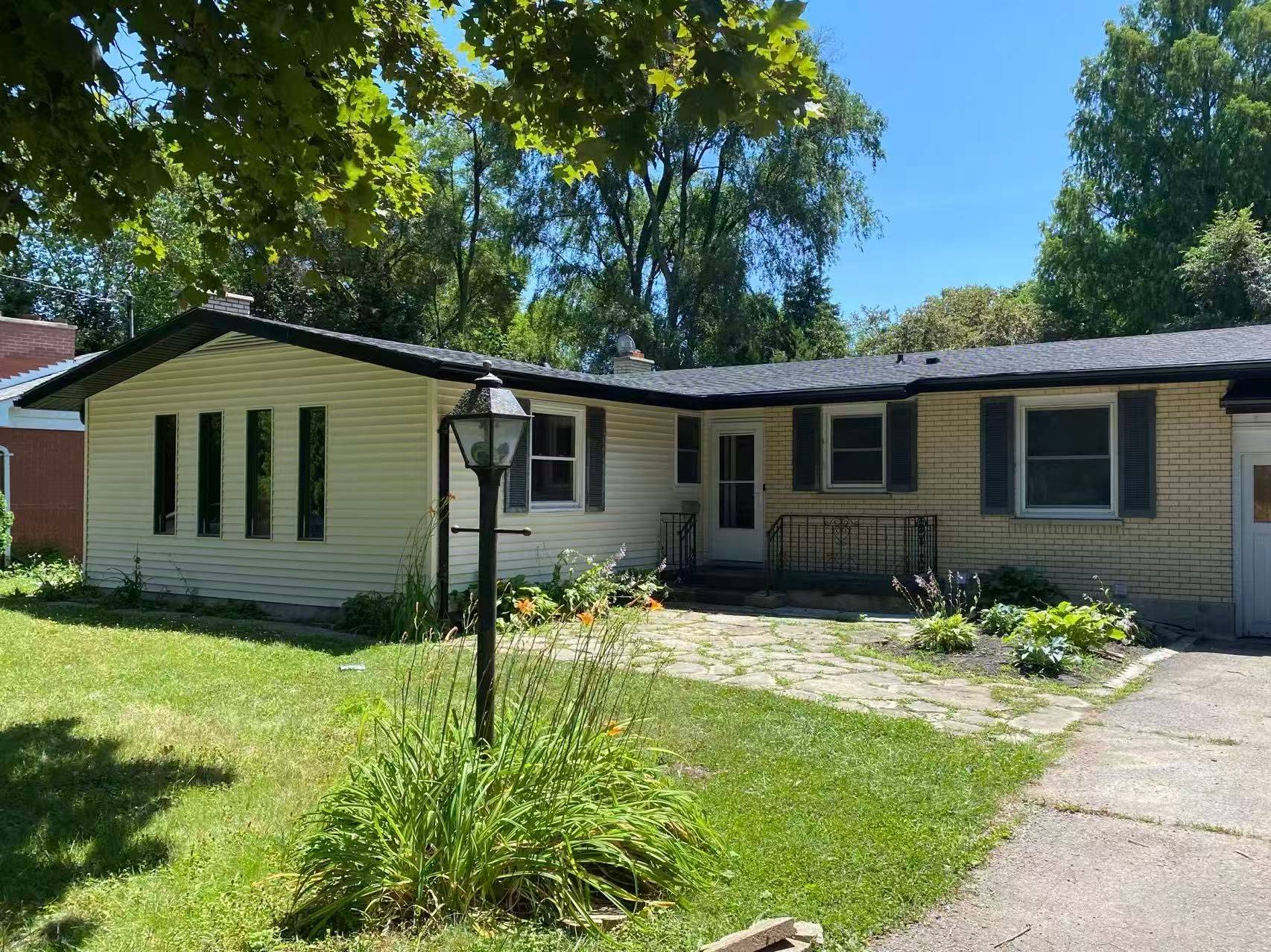 London North, ON N6G 1W4,566 Middlewoods DR